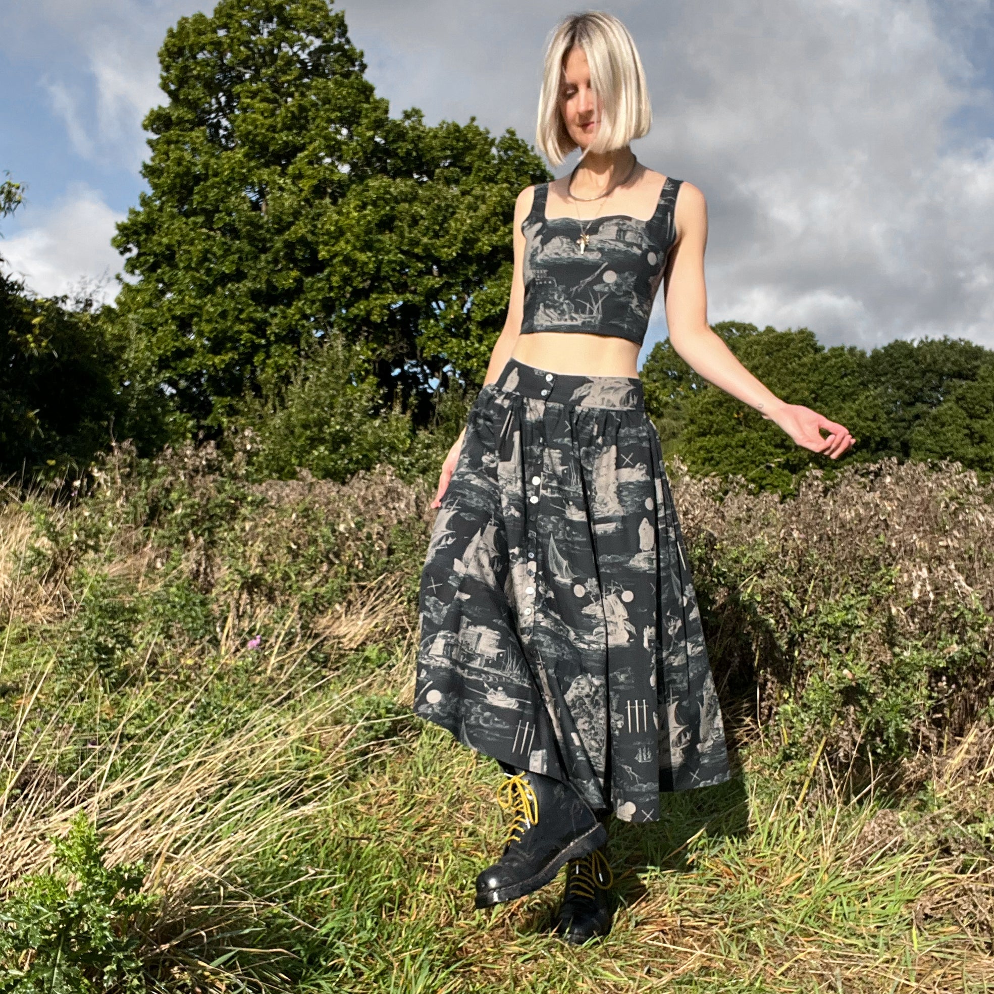 Eddie Cotton Skirt Doomed voyage print in black and beige