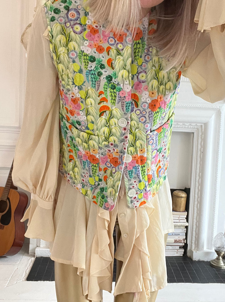 Ottoline Vest in Flowers of the Nile print