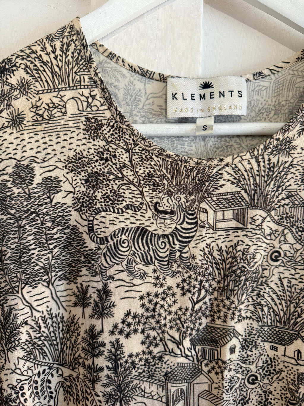JUNE SAMPLE SALE silk beautiful top, silk lined sleeves. XS