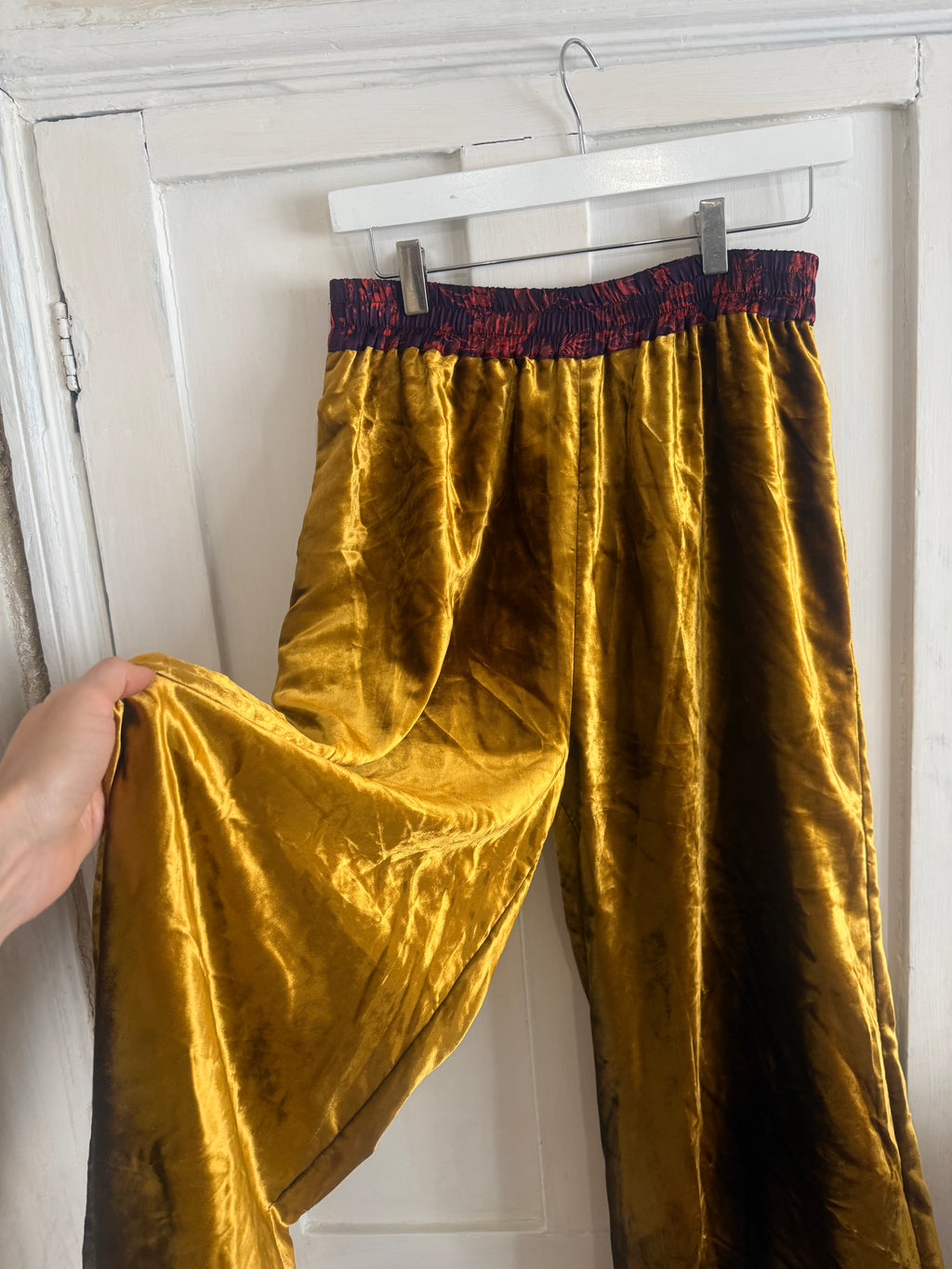 JUNE SAMPLE SALE Gold velvet culottes. A large small.