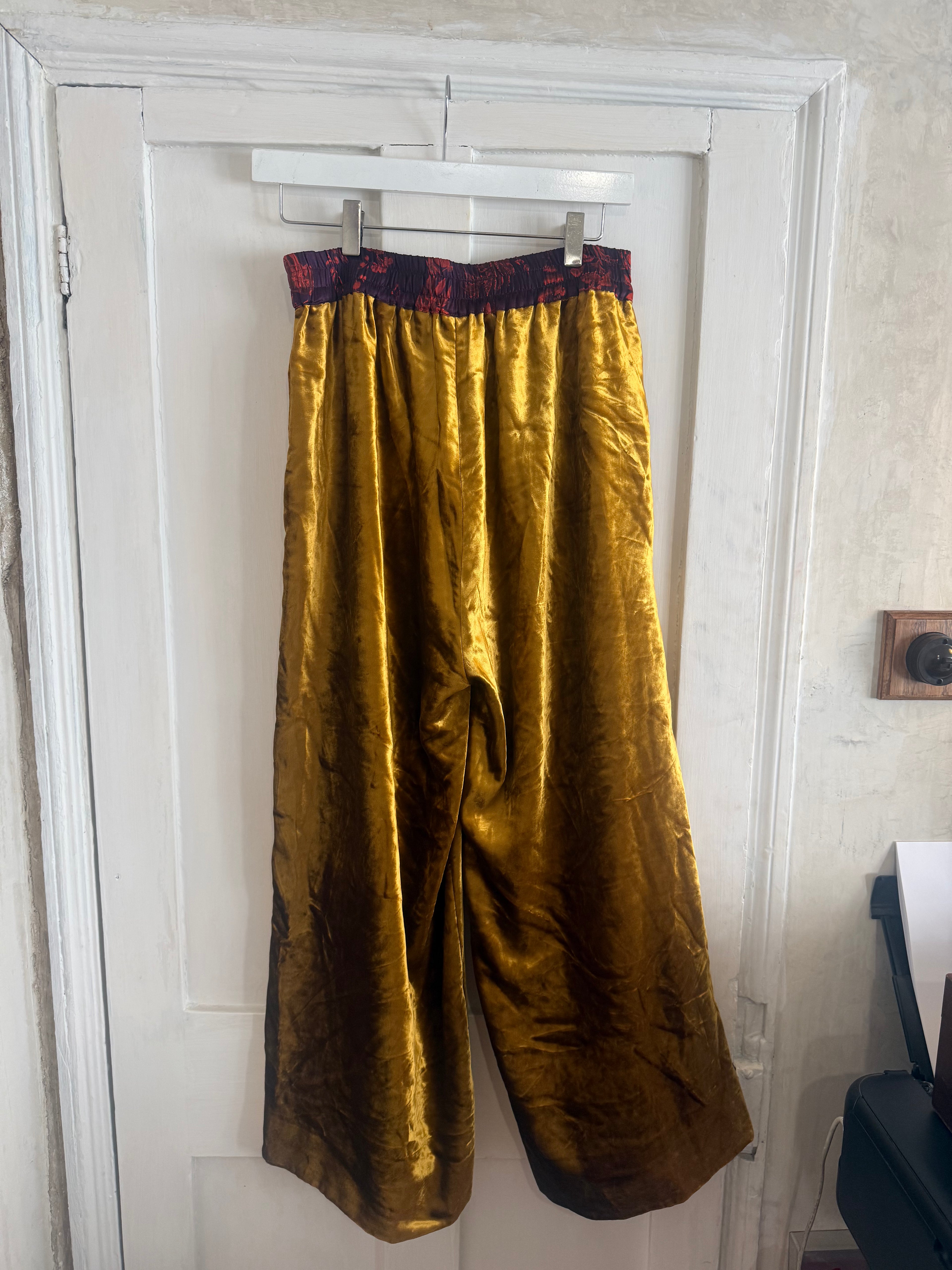JUNE SAMPLE SALE Gold velvet culottes. A large small.