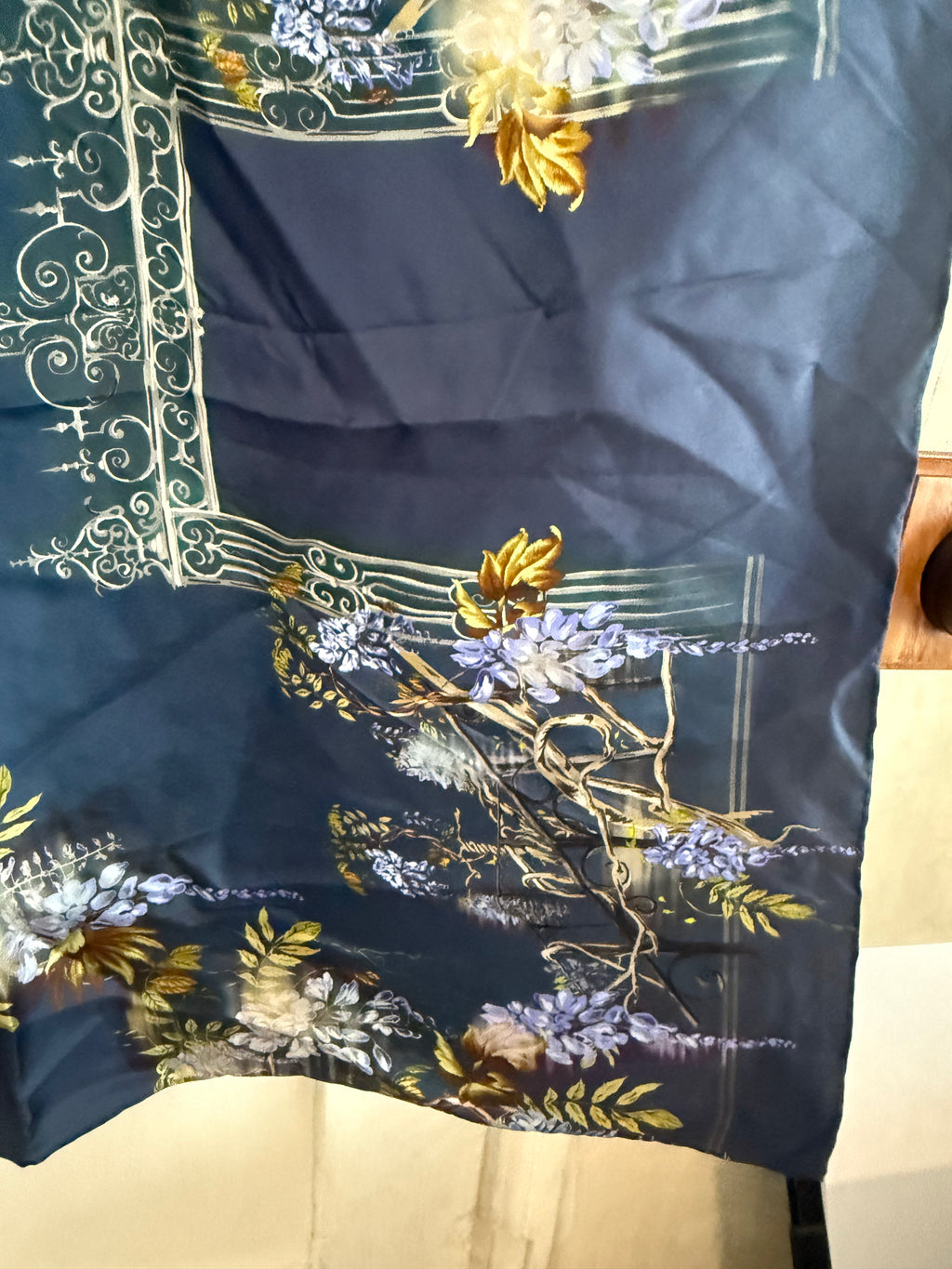 JUNE SAMPLE SALE silk twill wisteria 70 x 70cm