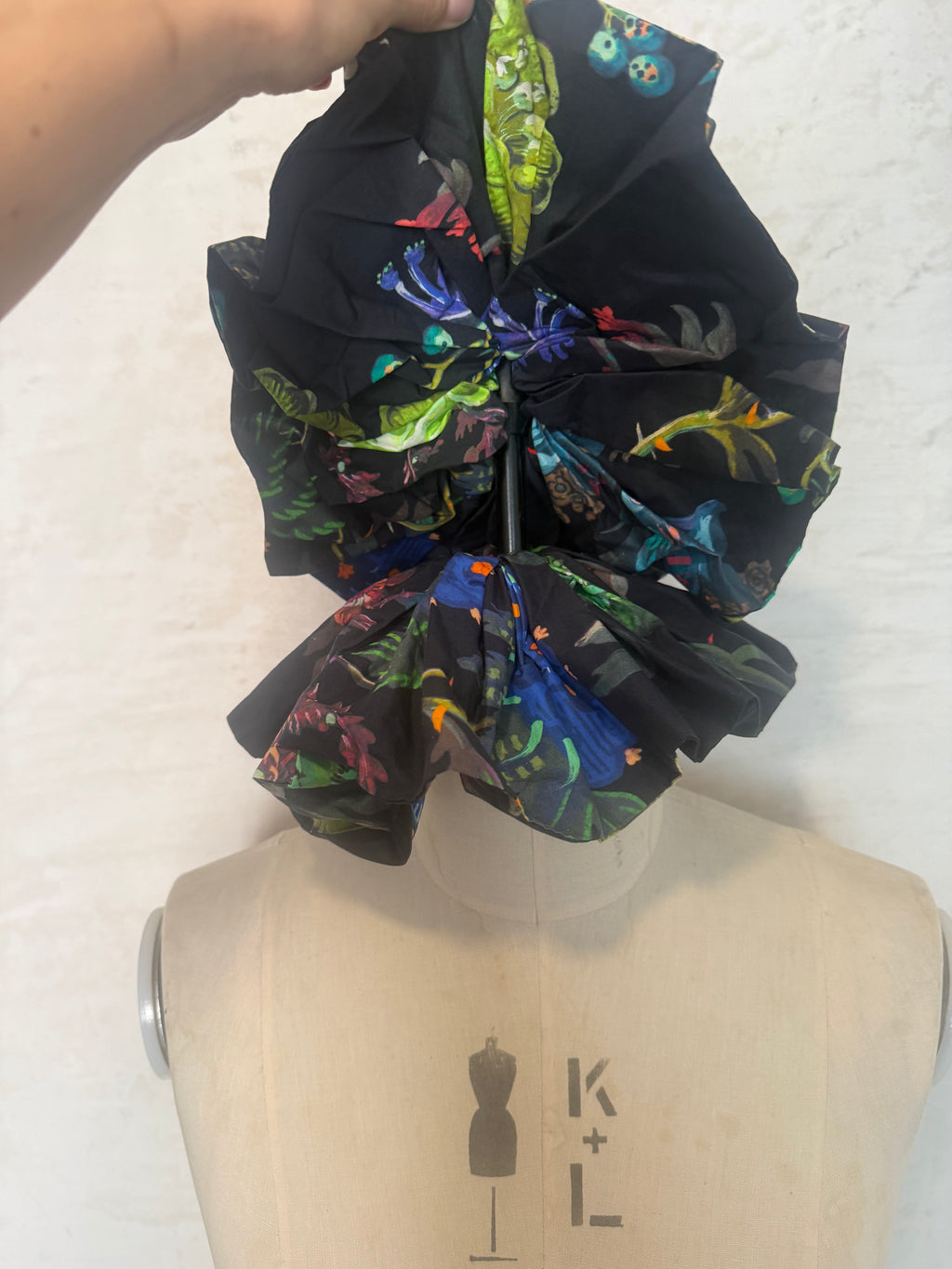 JUNE SAMPLE SALE GIANT WITCH FLOWER SCRUNCHIE
